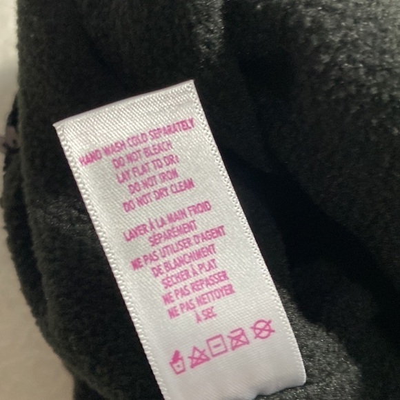 Justice " Don't let anyone put a label on you"
Sequin Beanie black fur Pompom - Picture 10 of 12